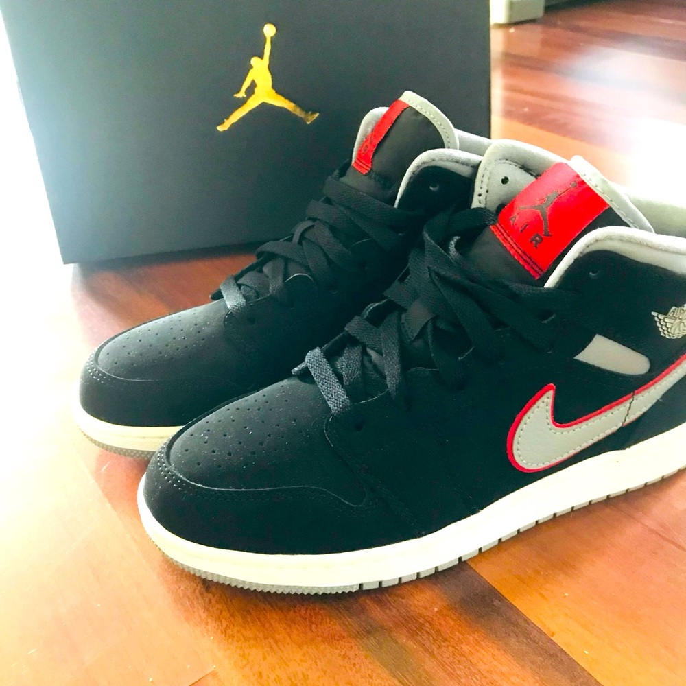 Air Jordan 1 Mid Sneakers